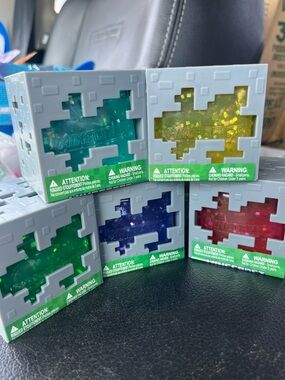 VIRAL-Minecraft Mystery Cube complete Set of 5- Multicolor Glitter Displays